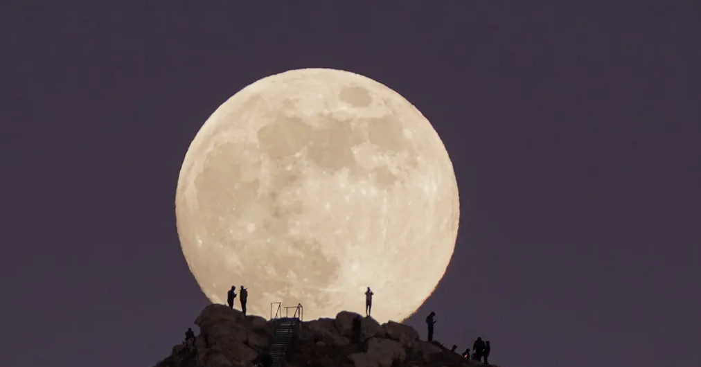 Vietnam welcomes the Cold Moon, final supermoon of 2025