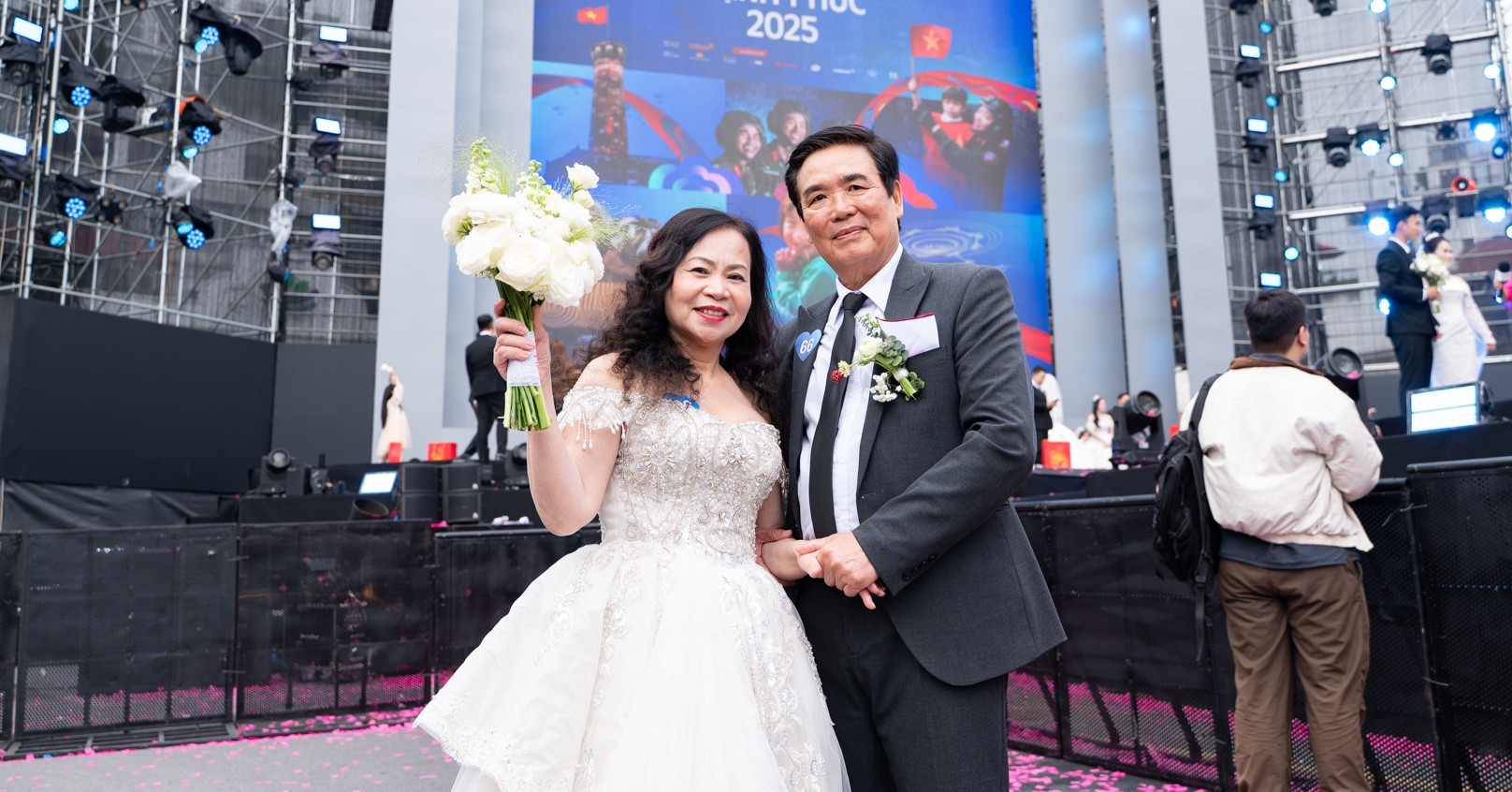 Elderly brides wear wedding dresses for the first time at mass ceremony in Hanoi