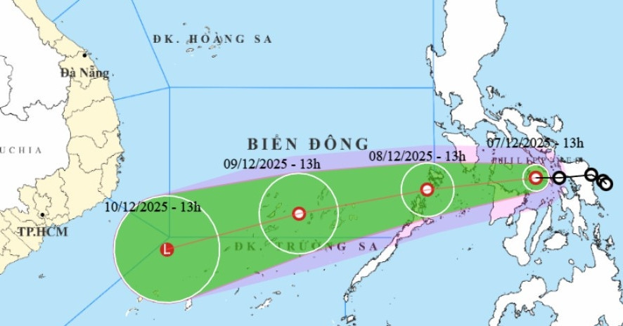 Unexpected shift in tropical depression's path as it nears East Sea