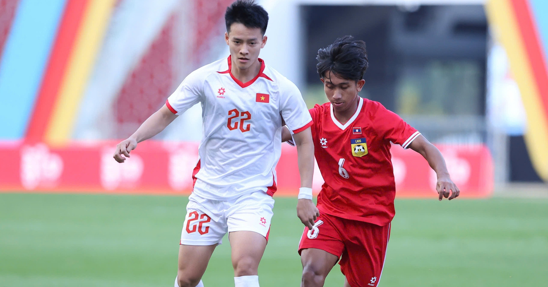 Vietnam U22 face must-win clash with Malaysia to stay in SEA Games race
