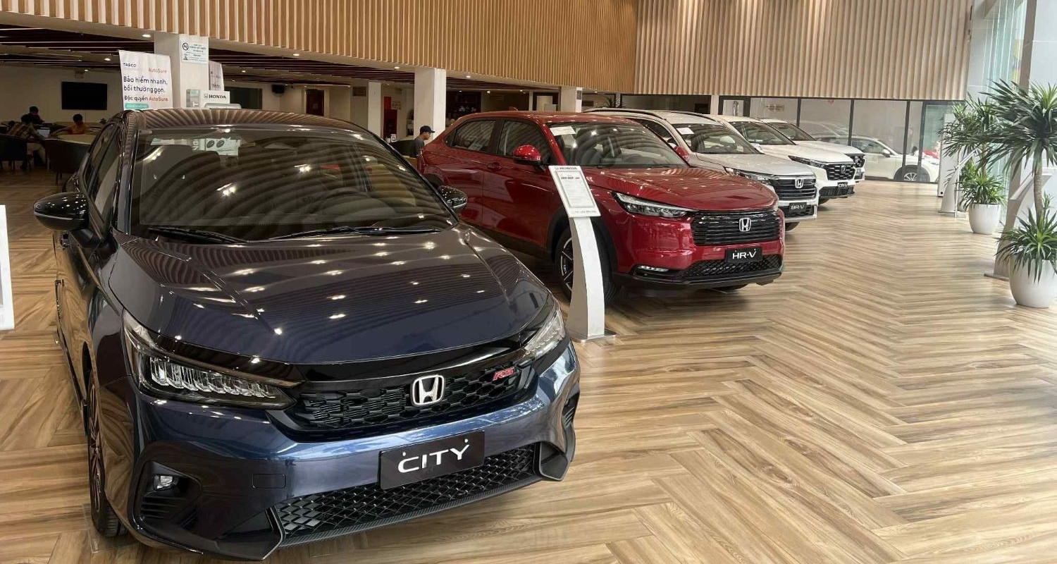 A year-end frenzy: Car buyers win big in Vietnam’s December price war