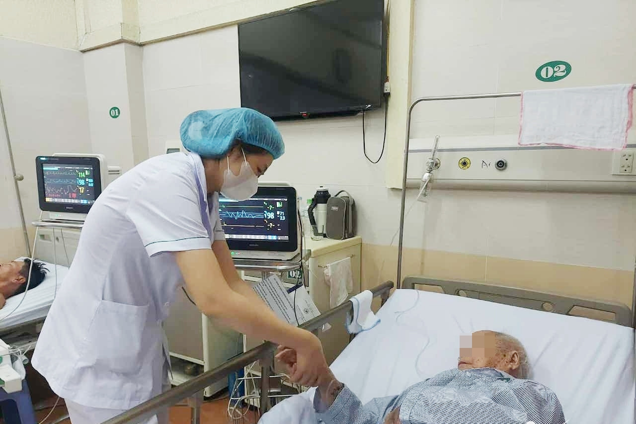 Early hospital-fee exemption proposal for severely ill patients sparks debate