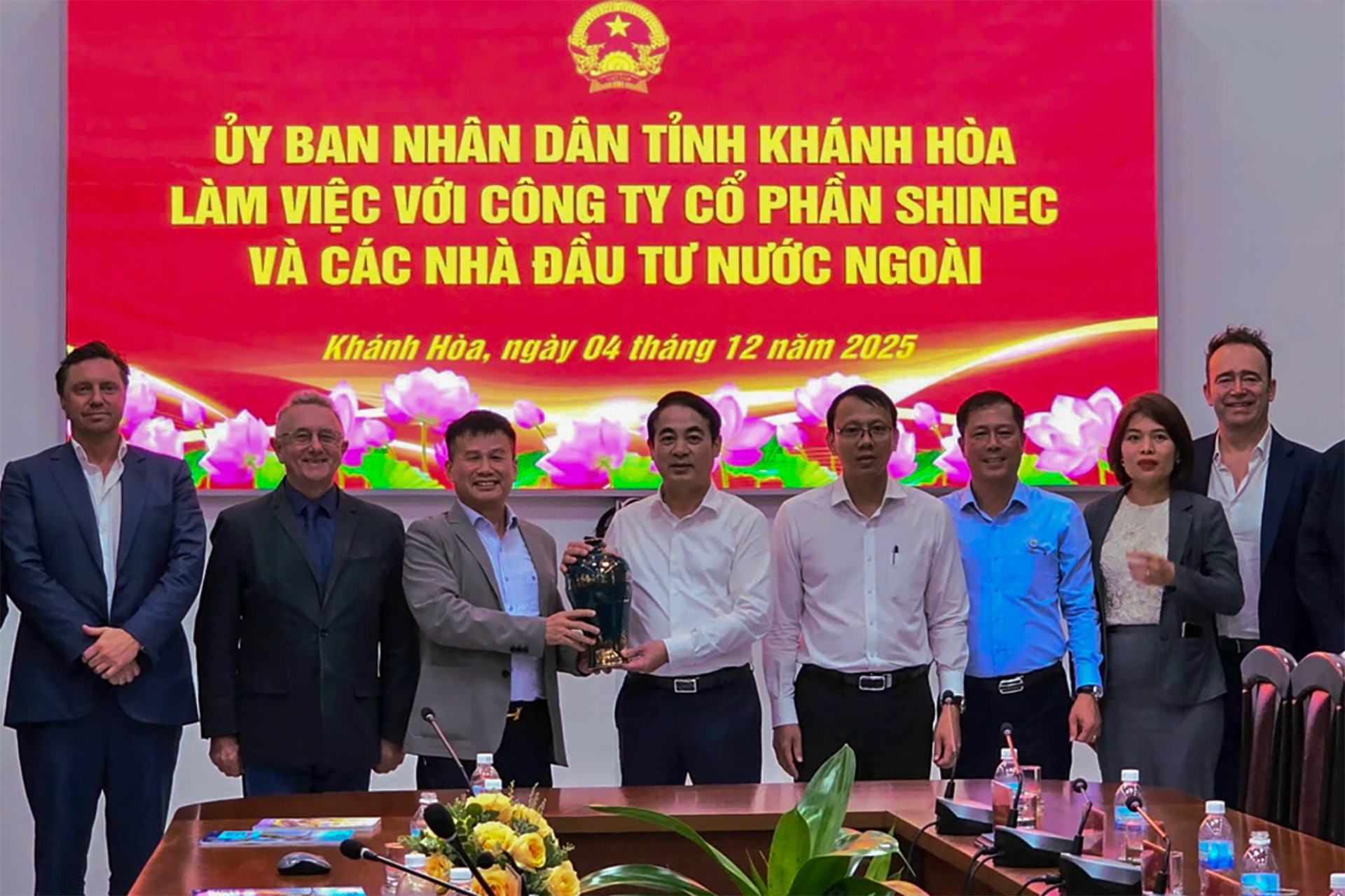 Global investors eye infrastructure and green energy in Khanh Hoa