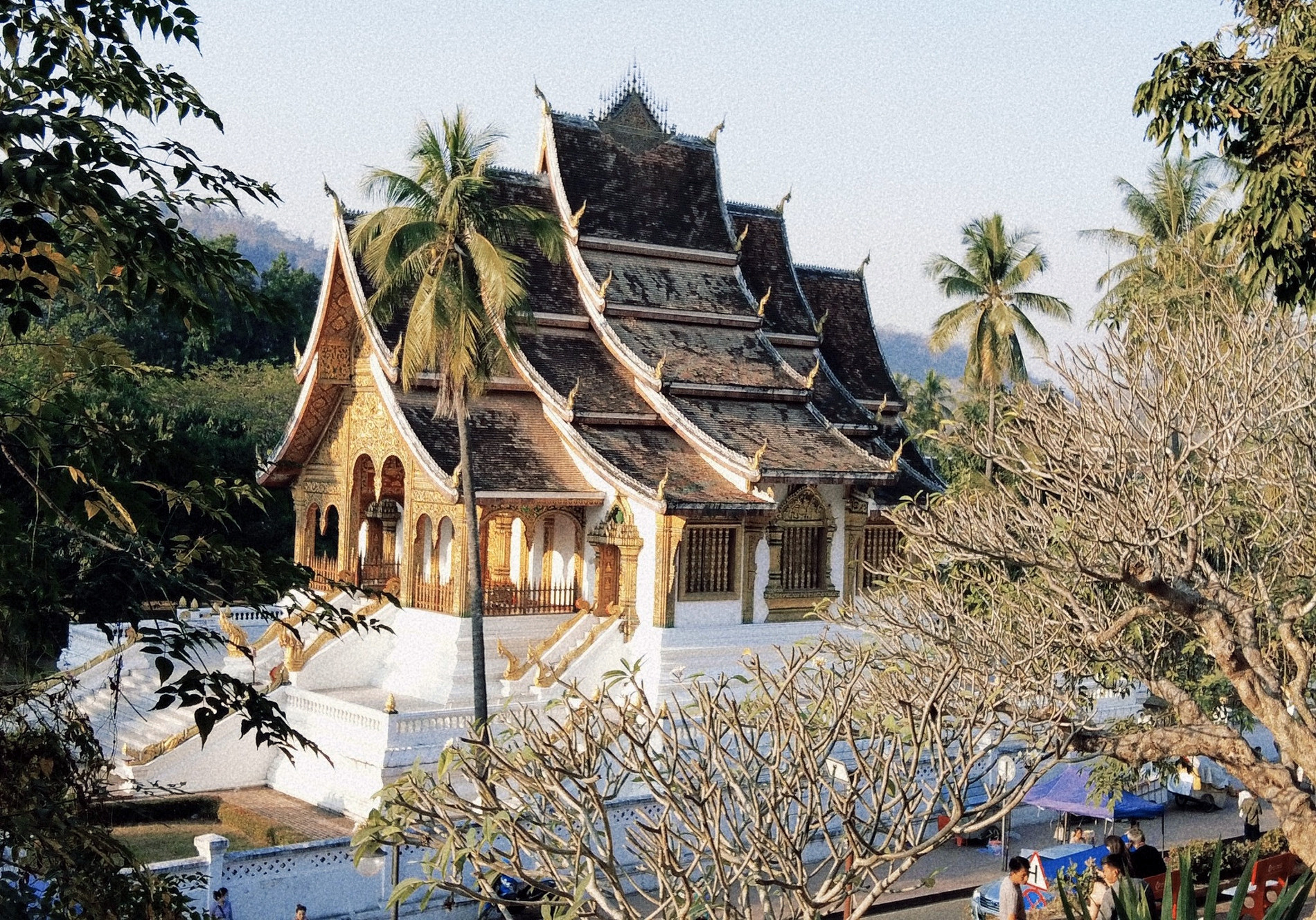 lao tour PhamHongHue.jpg