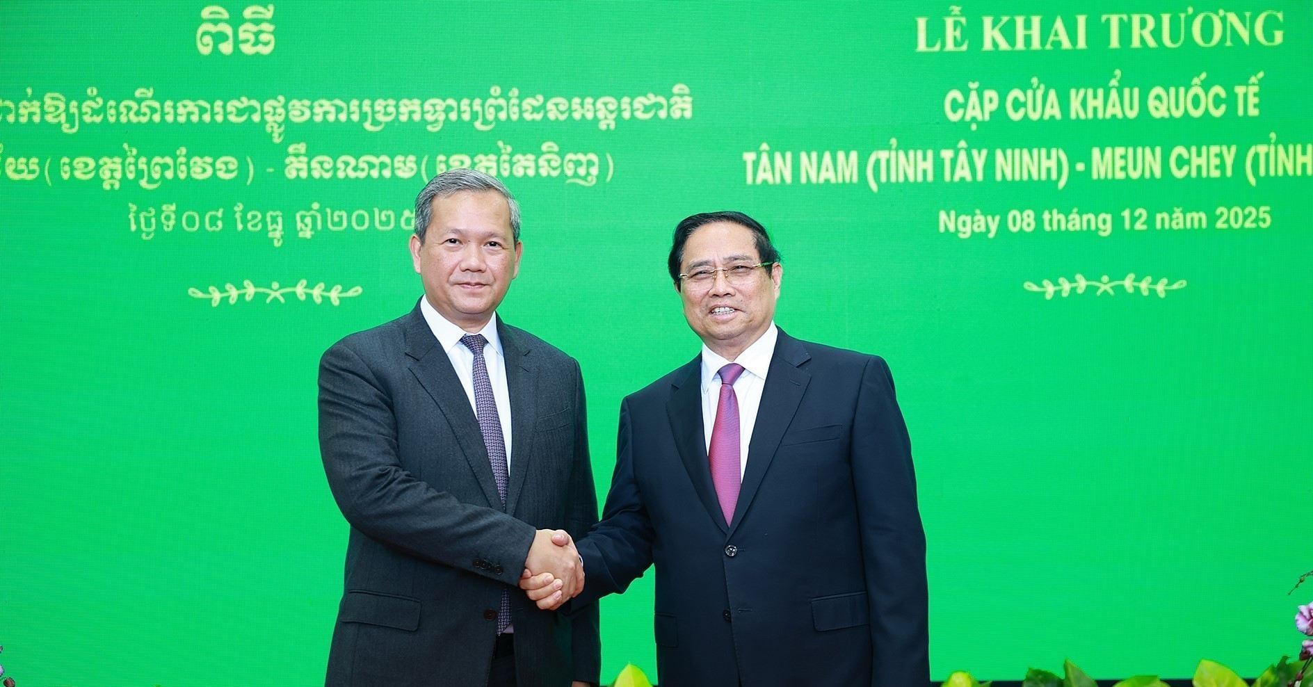 Vietnam, Cambodia PMs discuss deeper cooperation and regional peace