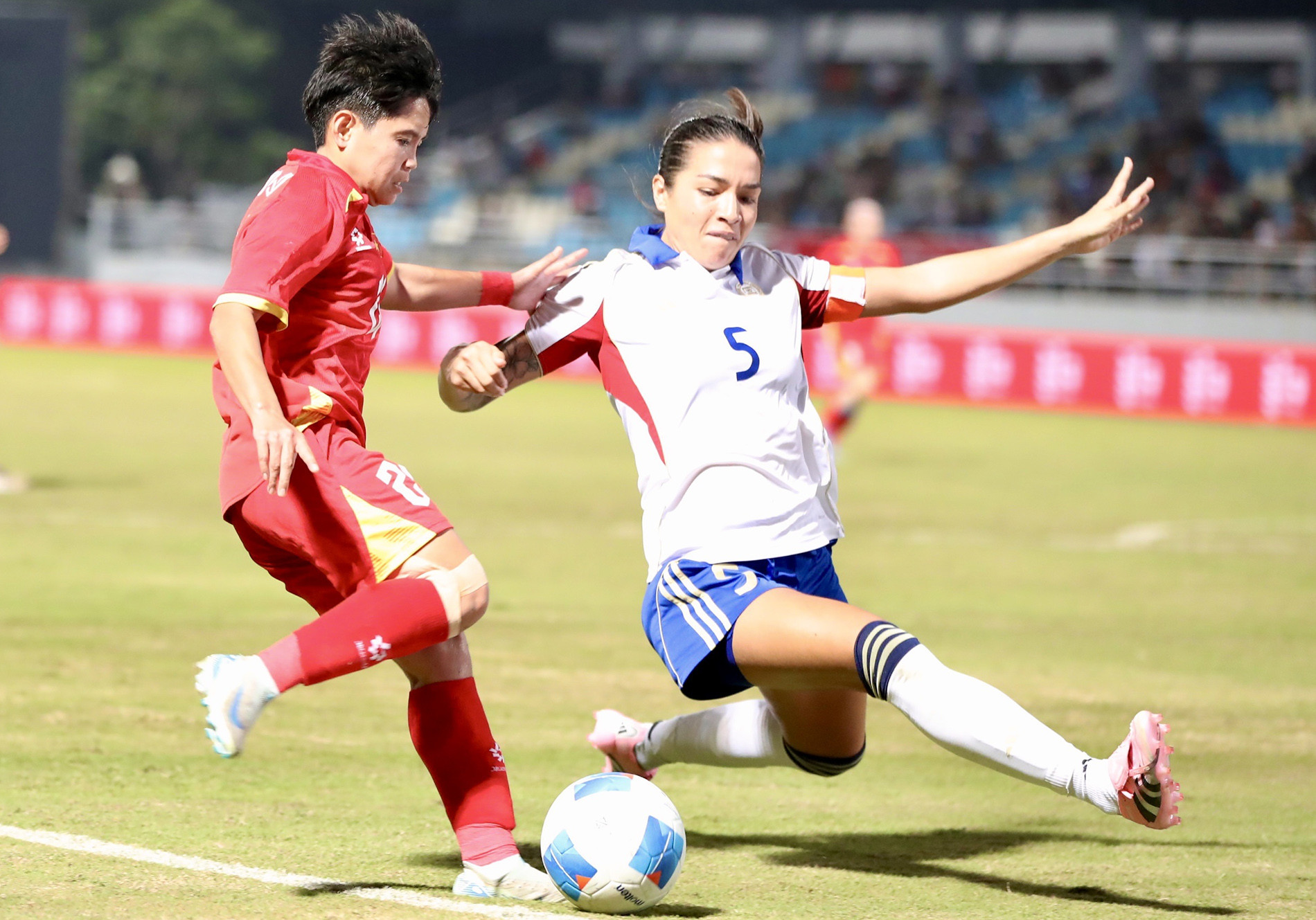 tuyen nu viet nam phillippines.jpg