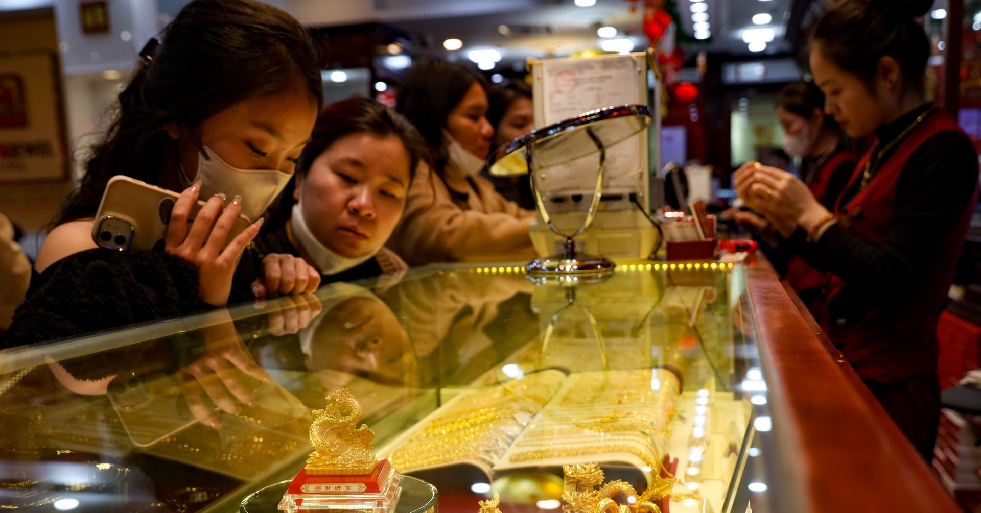 Could gold hit US$10,000? Analysts weigh macro forces for 2026