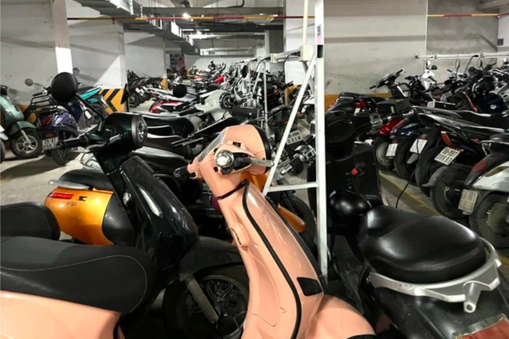 Electric-motorbike parking ban by apartment complex in Hanoi sparks debate