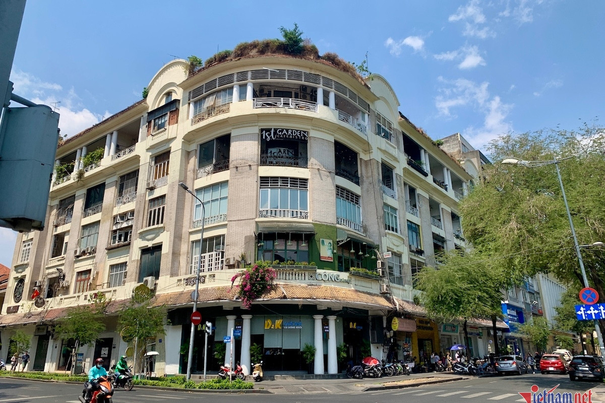 Old, degrading apartments in HCMC still priced at VND450 million per sqm