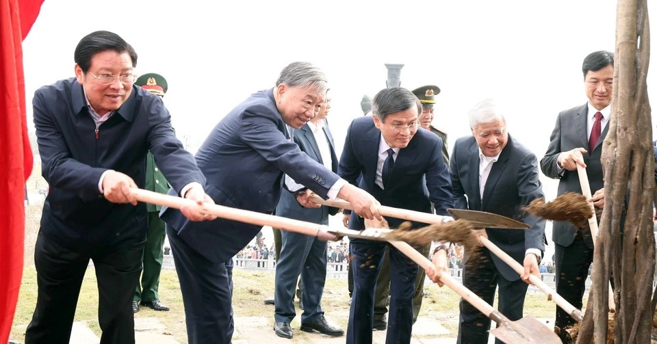 Vietnamese leaders gather to launch tree planting ceremony