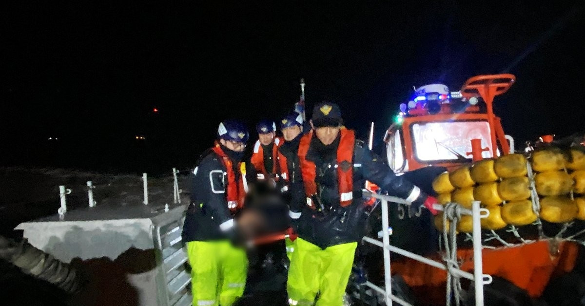 Two Vietnamese rescued, one missing in South Korea fishing vessel disaster