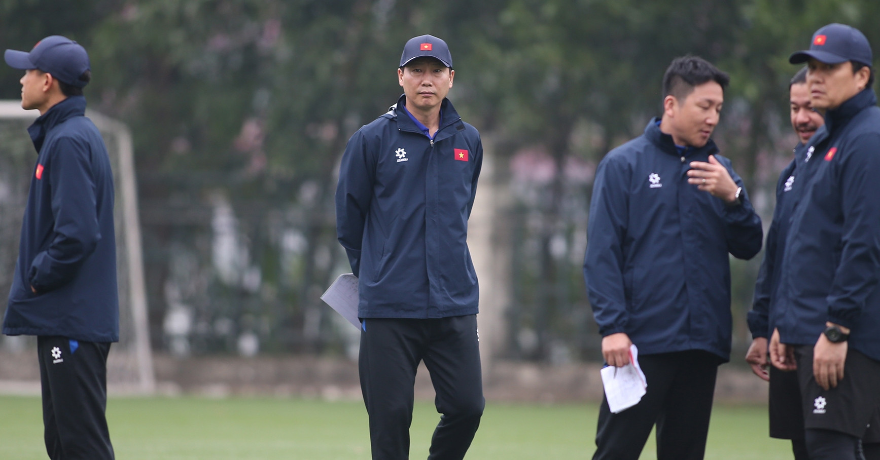 Coach Kim Sang Sik faces key staffing decisions for Vietnam national team