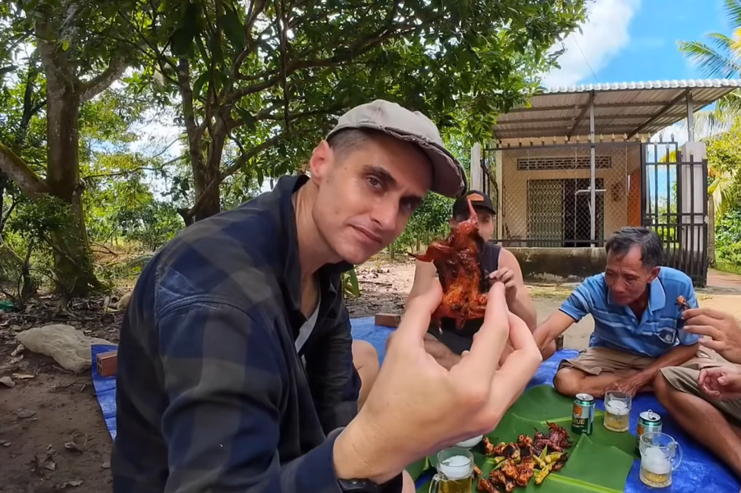 Foreign tourists try unusual meat delicacy in Mekong Delta