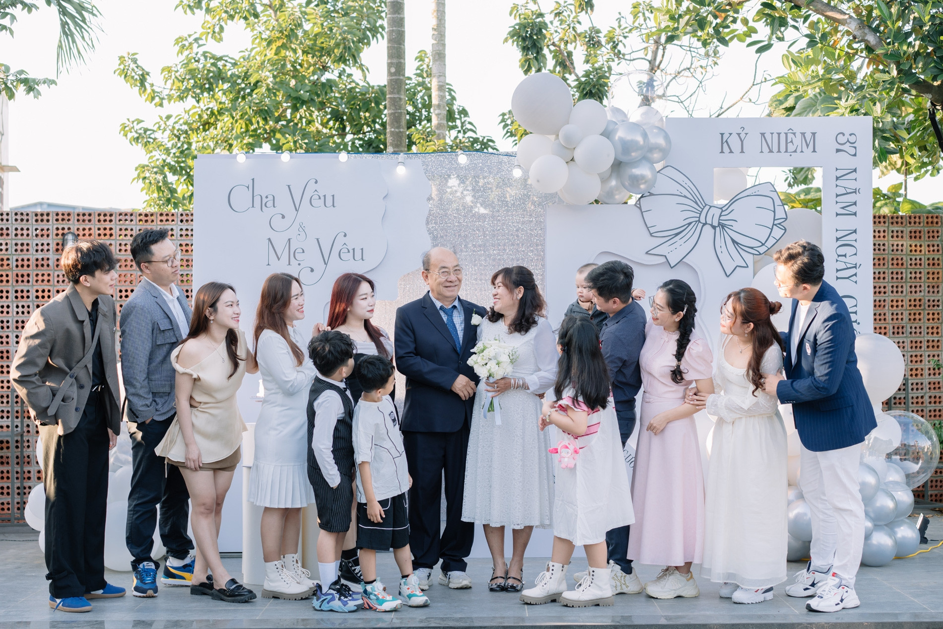 Children organize wedding for their parents after 37 years of marriage