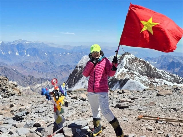Vietnamese woman conquers highest mountain in the Americas