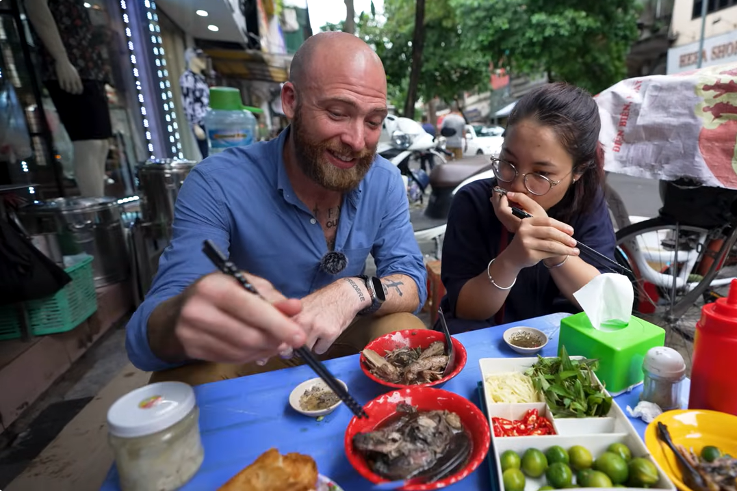American tourist amazed by unique black-colored dish in Hanoi