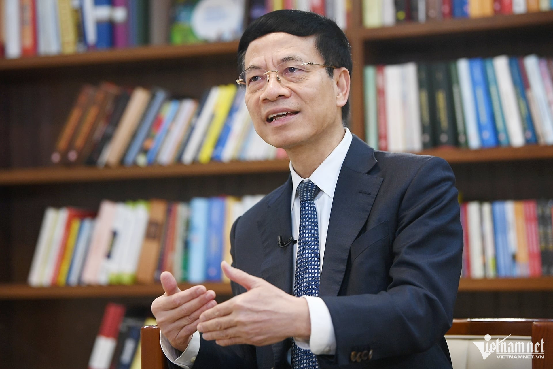 Vietnamese enterprises need to master strategic technologies: minister