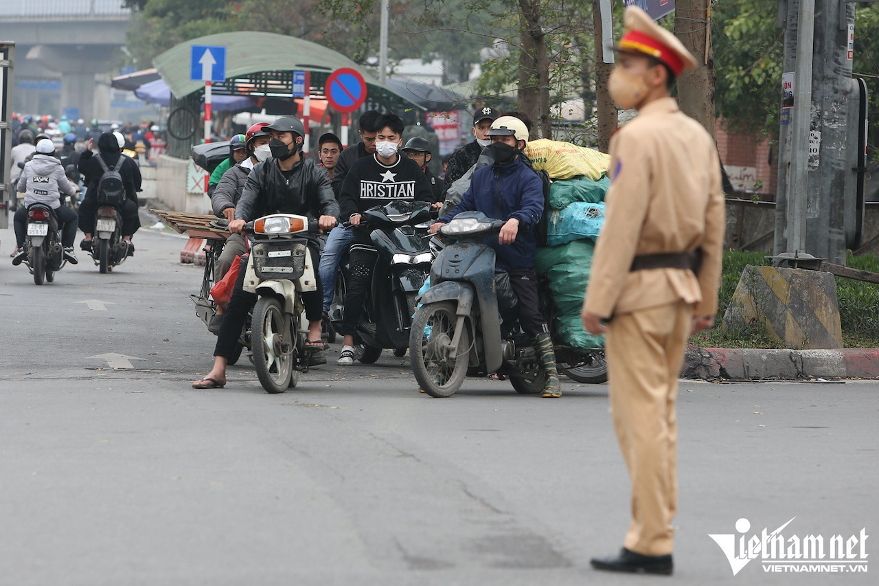 Hanoi should focus on public transport reform instead of imposing higher fines