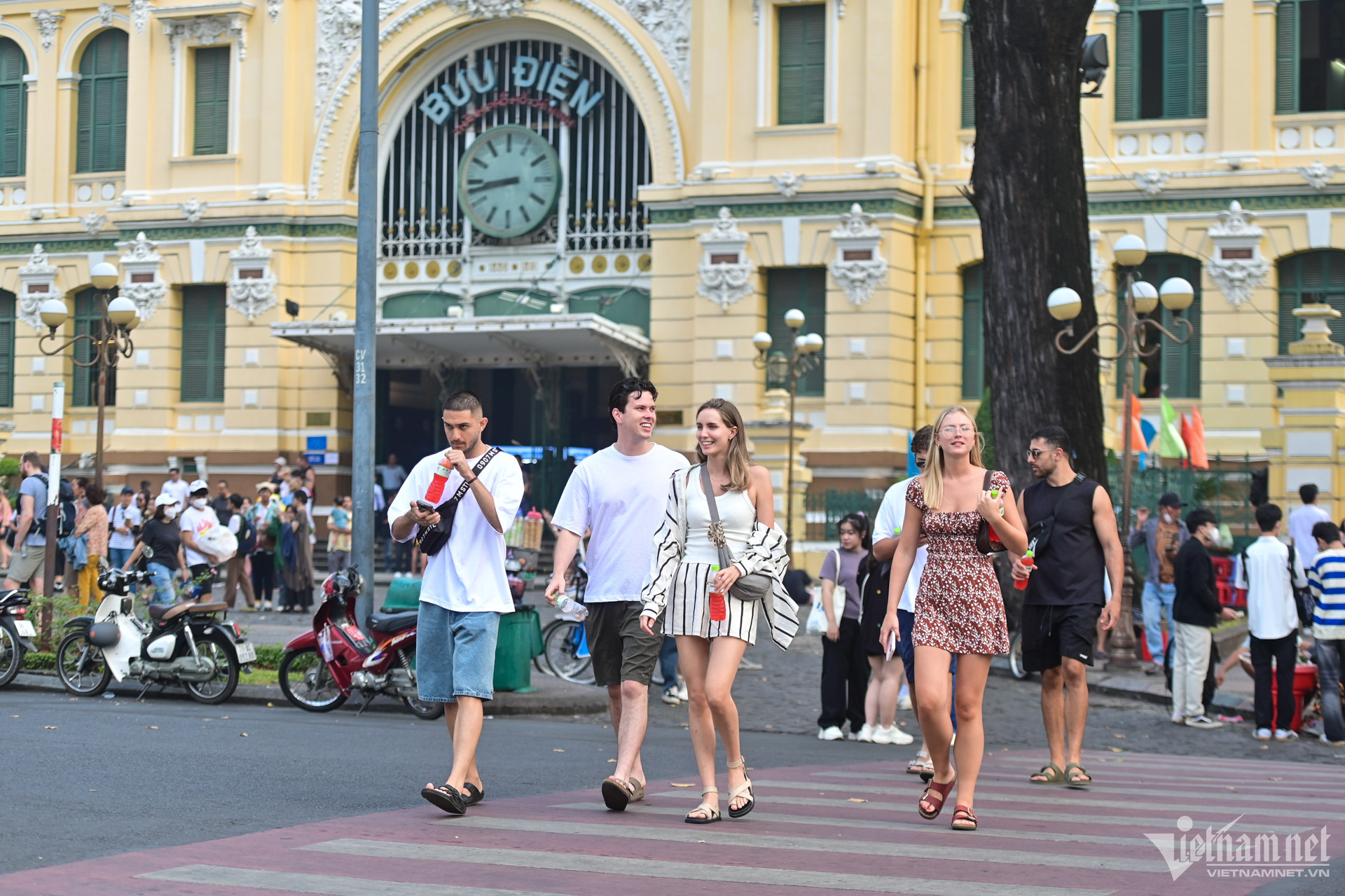 w du lich tp hcm ng hue 12 1 1198.jpg