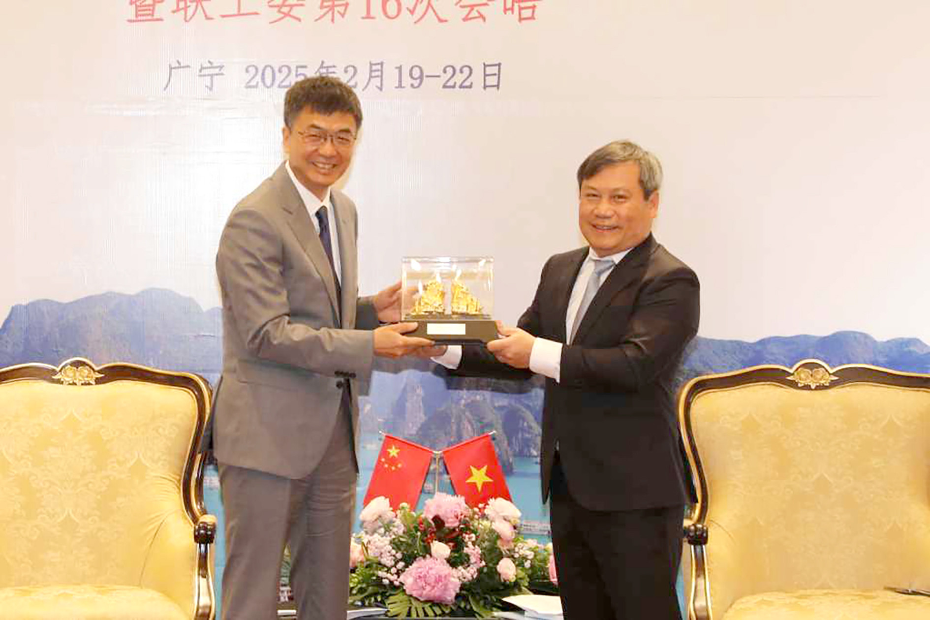 bat1520225Đồng chí Bí thư Tỉnh ủy Vũ Đại Thắng hội kiến Bí thư Khu ủy Khu tự trị Dân tộc Choang Quảng Tây6.jpg