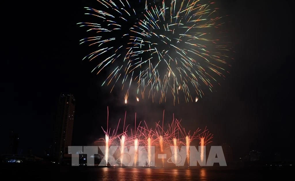 Da Nang to host international fireworks festival in June