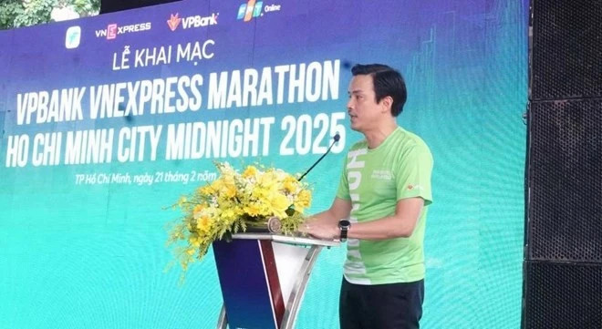 HCM City night marathon draws record 12,000 runners