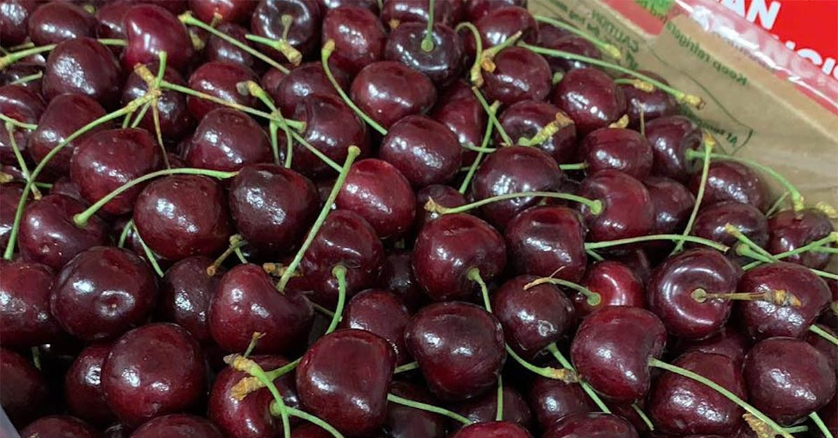 From luxury to bargain: Imported fruits in Vietnam hit record-low prices