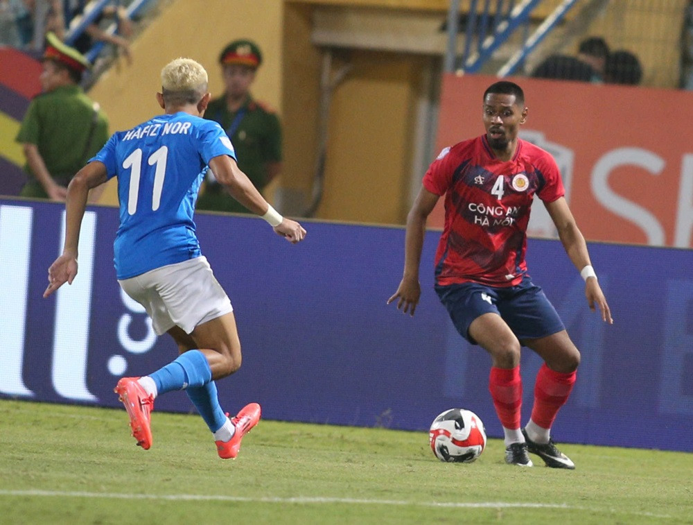 CAHN vs Lion City 4 quang vinh.jpg