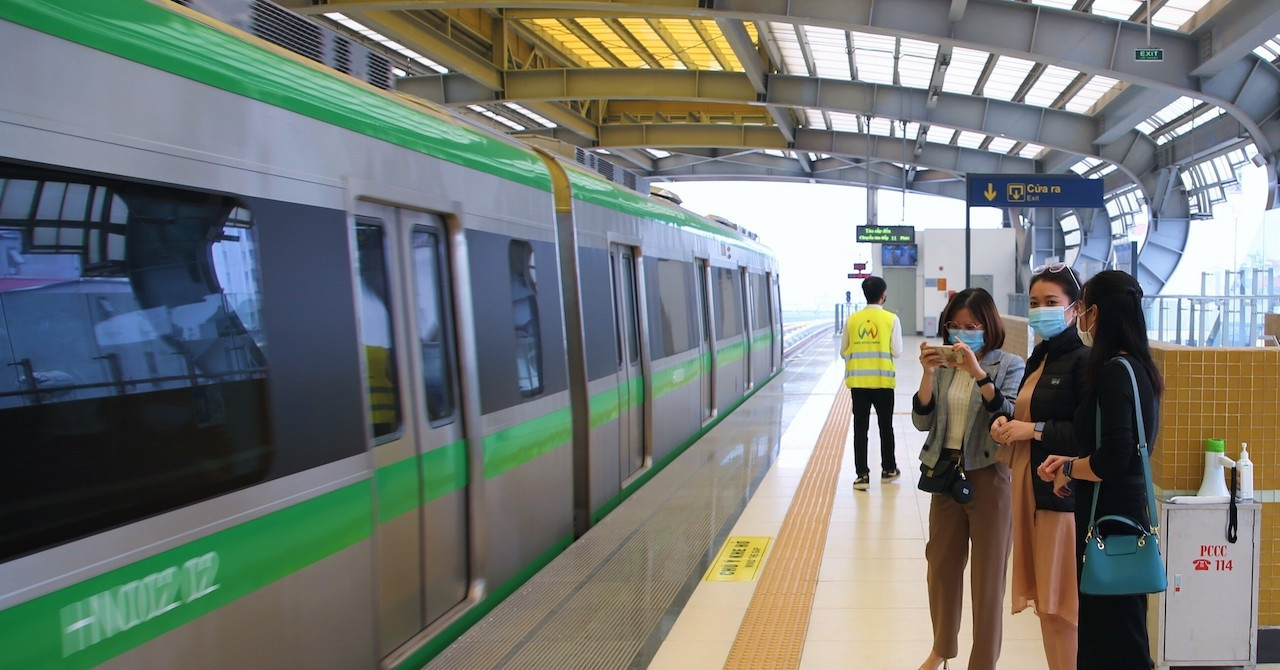 Cat Linh - Ha Dong metro train unexpectedly stops mid-route, passengers refunded