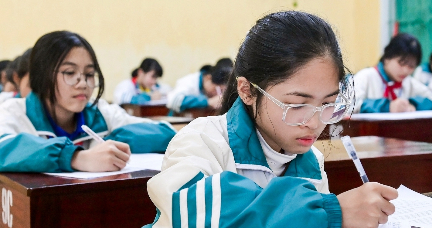 Vietnamese parents pay premium for tutoring as extra classes are restricted