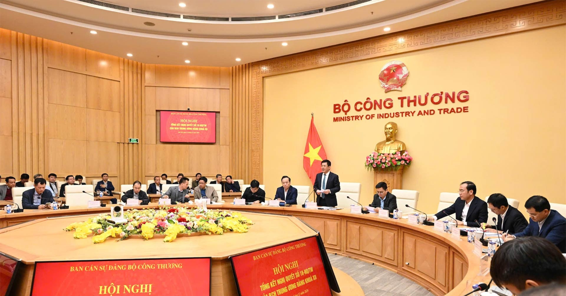 VN's Ministry of Industry and Trade restructures, reducing units for efficiency