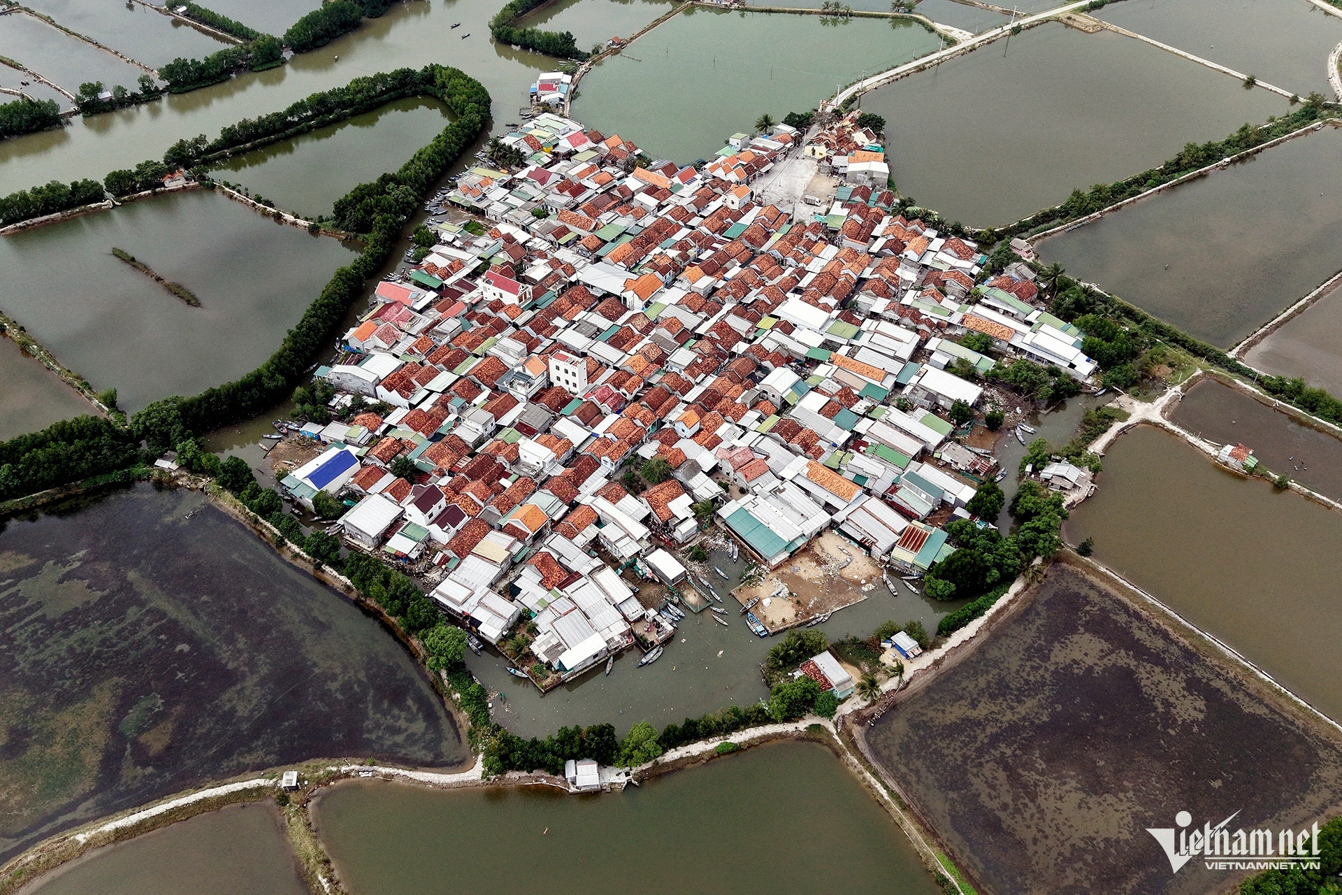 Life in Ha Lien: A village surrounded by water for over three centuries