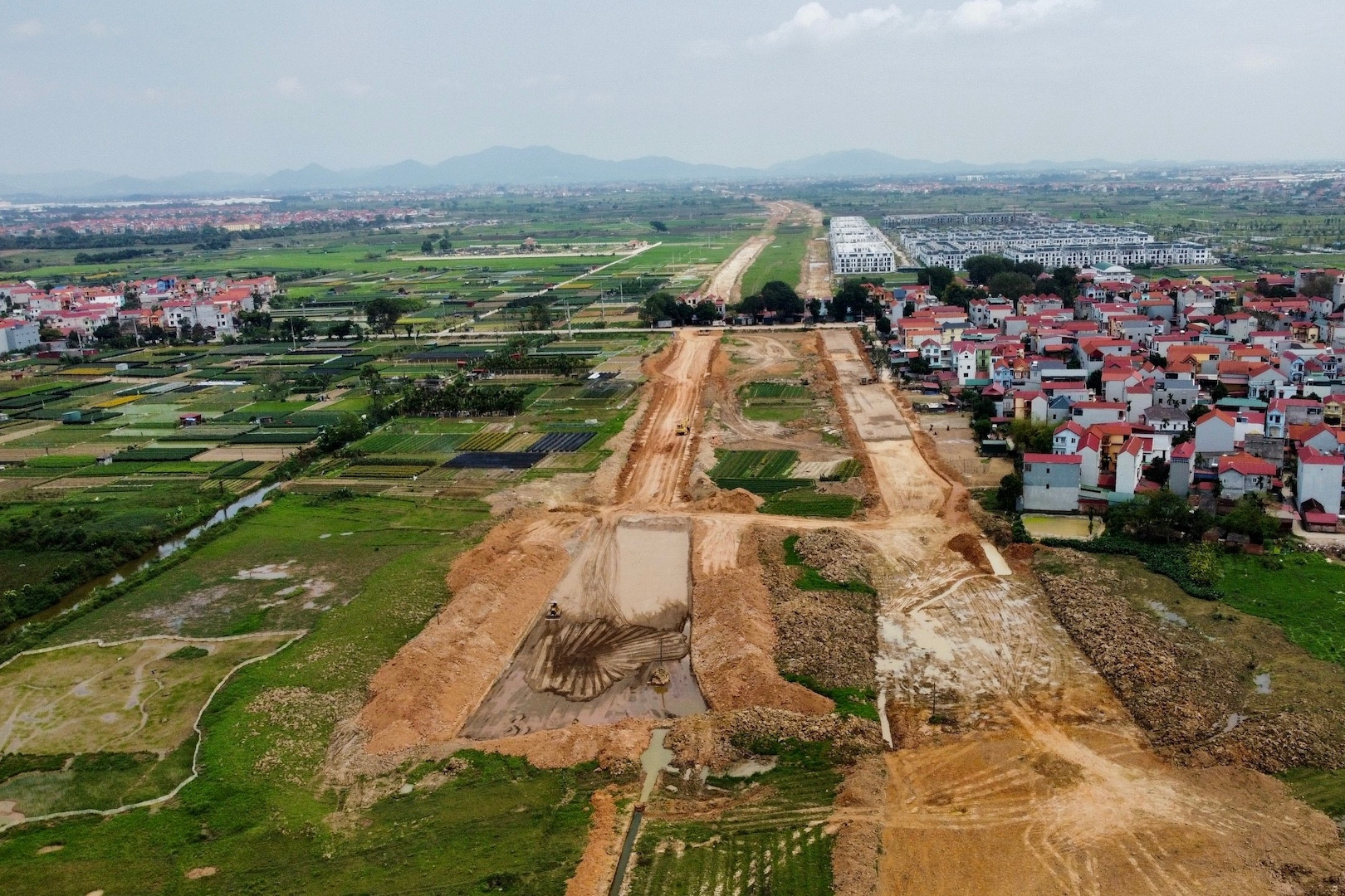 High new land prices leave Hanoians anxious