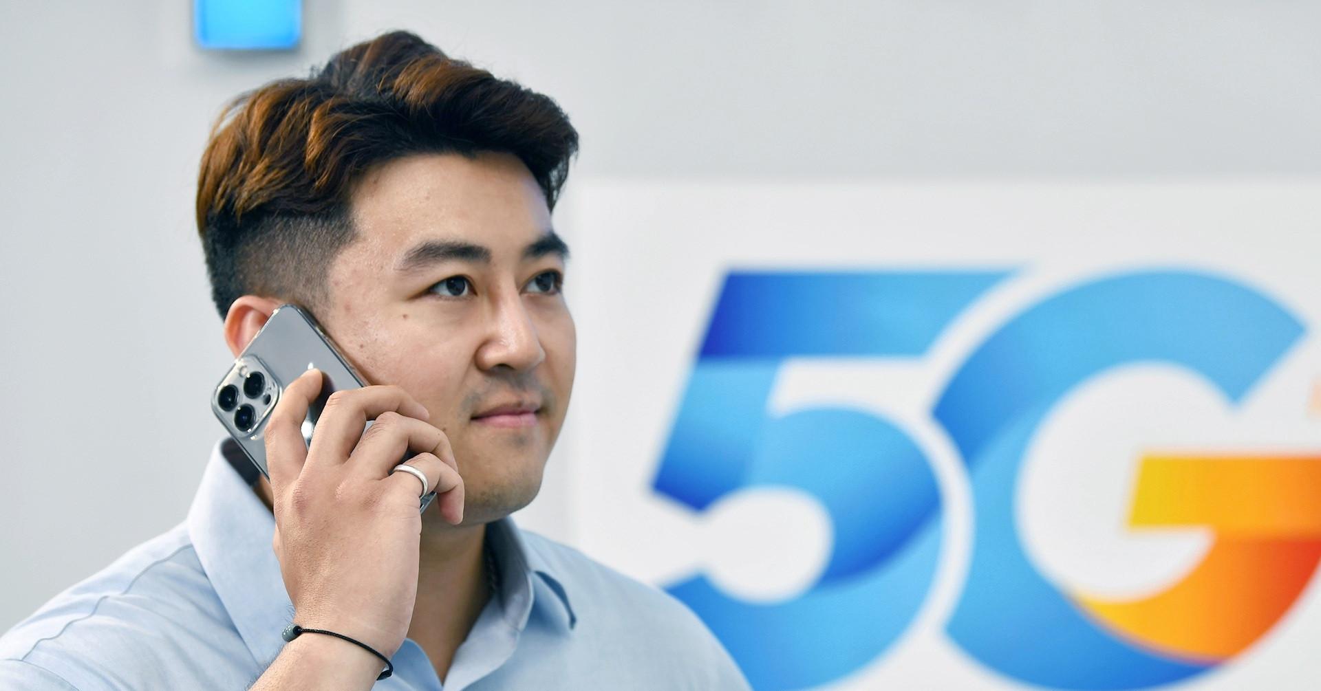 Mobile device users are making fewer calls