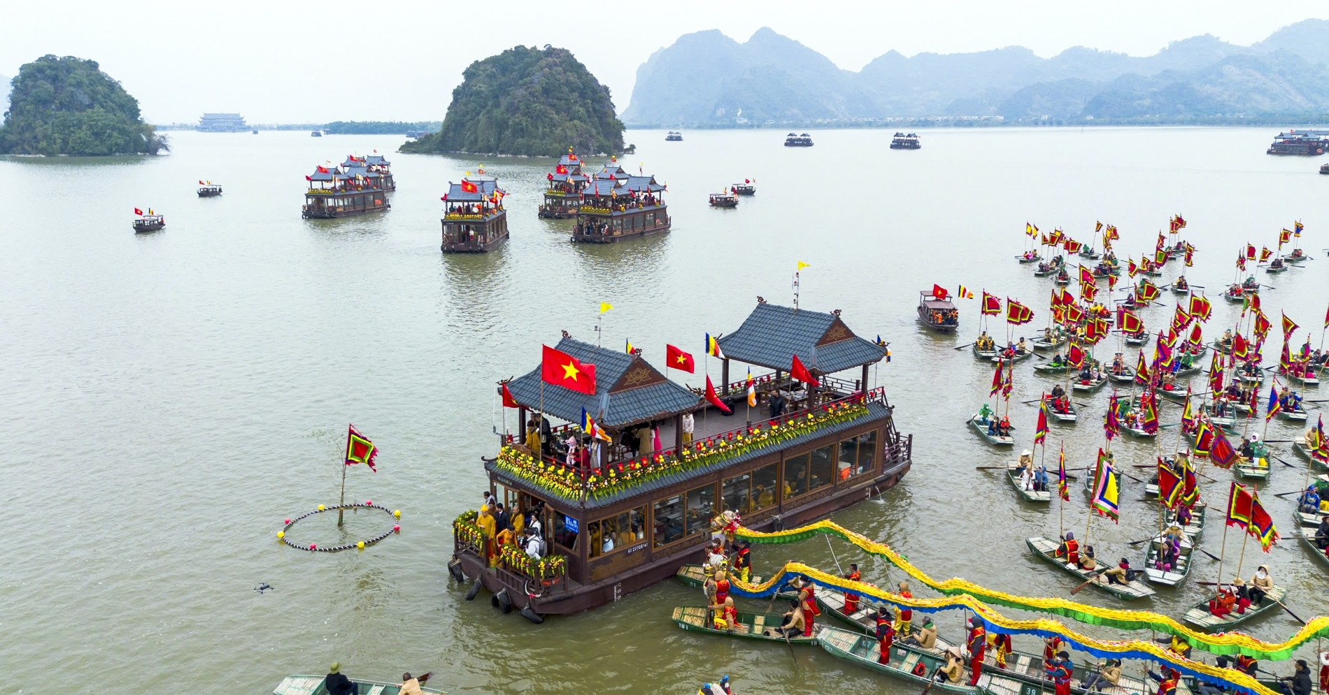 Hundreds of boats join water procession at Tam Chuc Pagoda