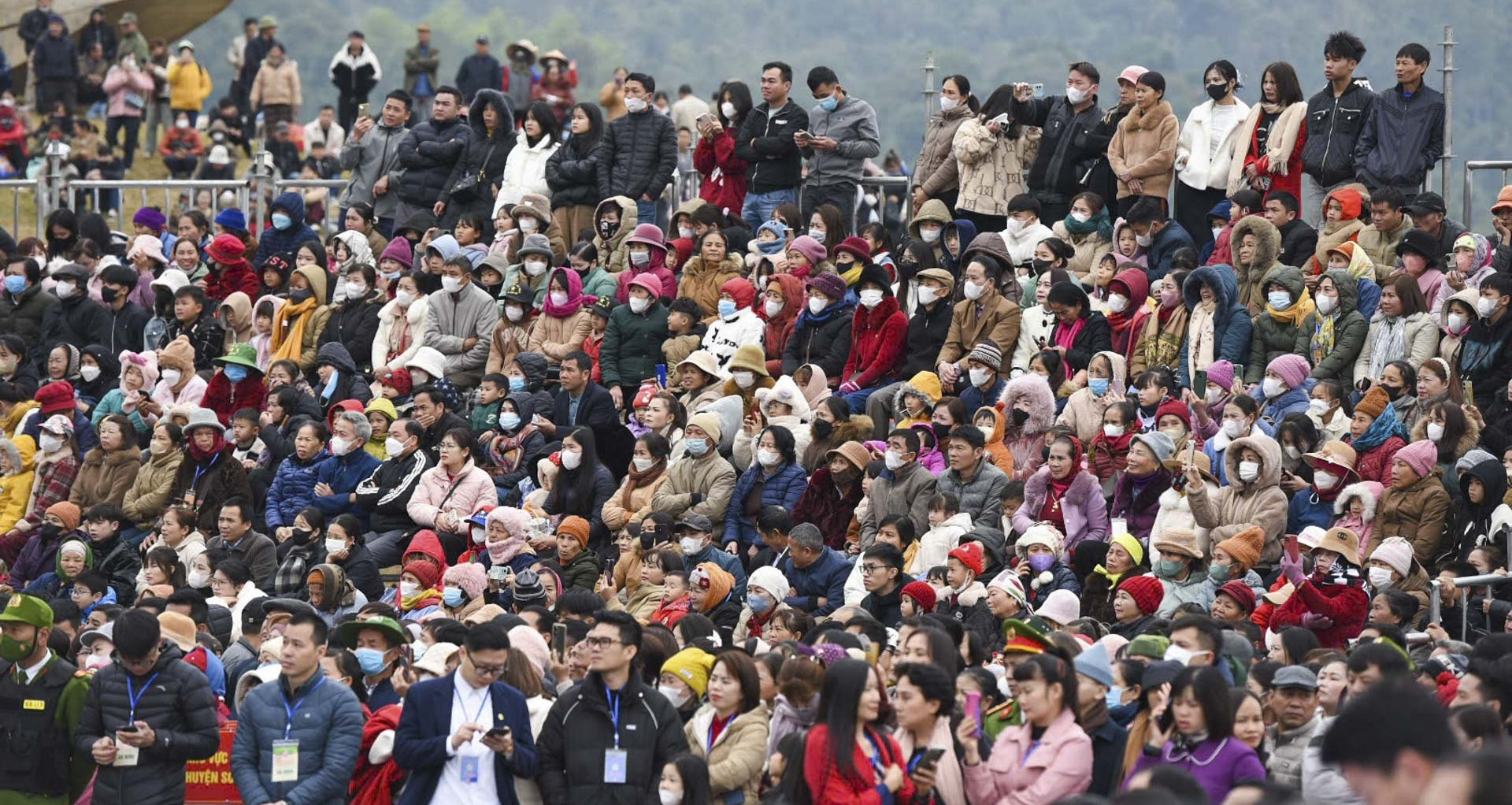 Sacred Tay Yen Tu Festival opens with grand procession and cultural performances