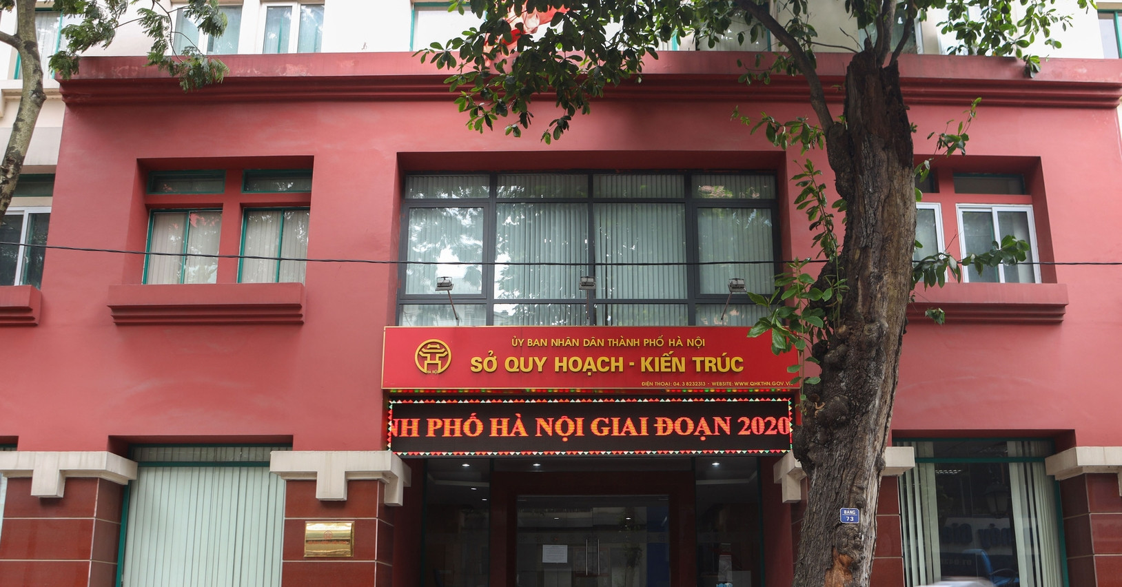 Hanoi and HCM City to establish 15 departments, increase deputy directors