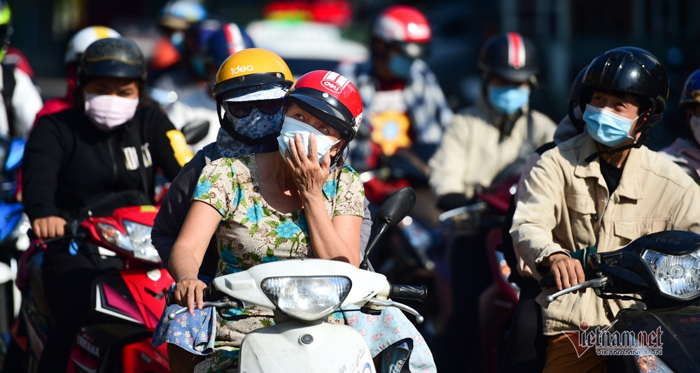 Ho Chi Minh City faces heatwaves and sudden storms in March