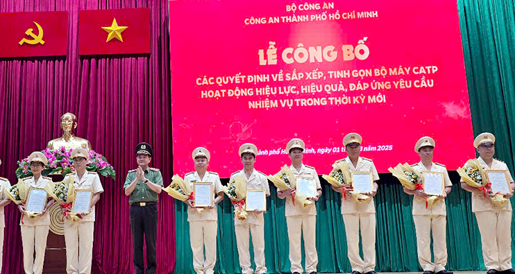 Ho Chi Minh City Police restructure, eliminate district-level departments