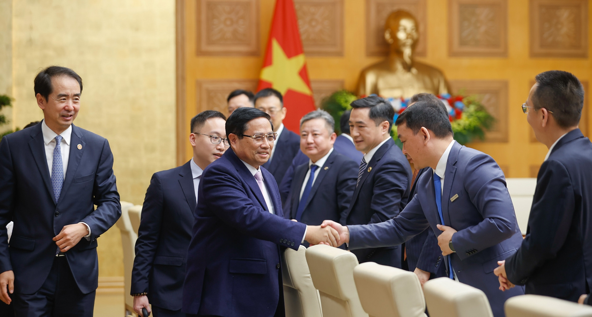 Vietnam’s Prime Minister welcomes top Chinese firms for investment talks