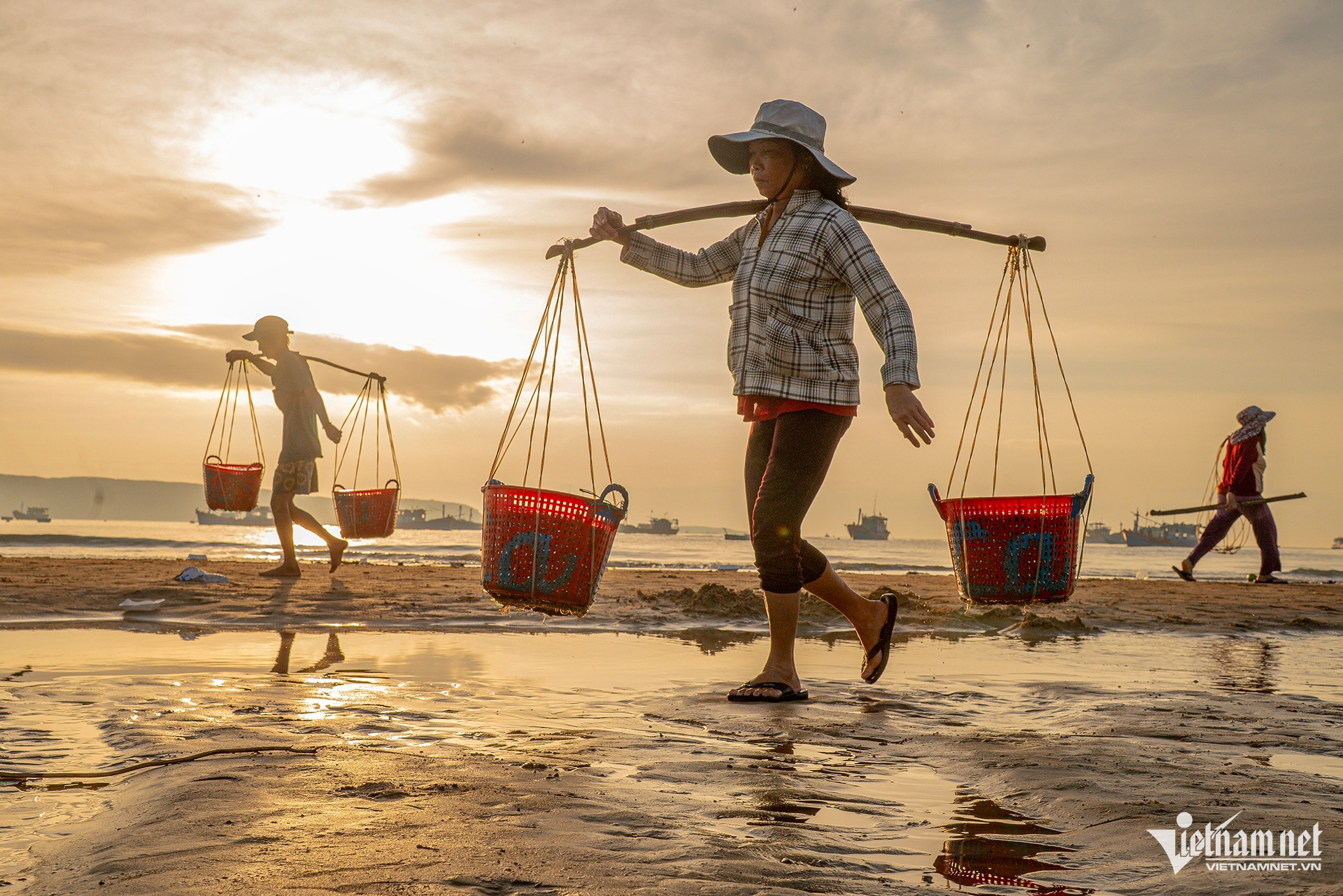 vietnam fishermen.jpg11.jpg