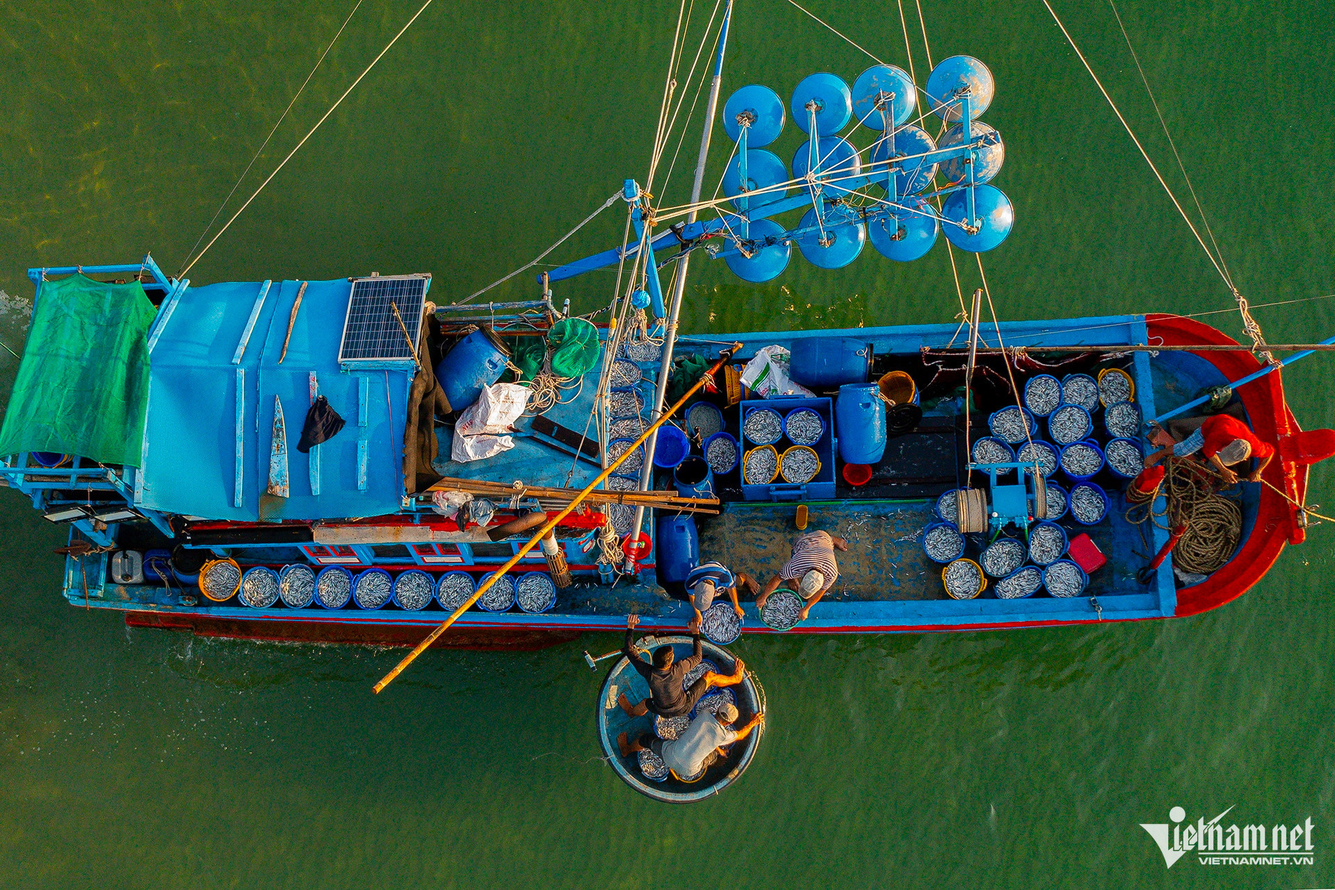 vietnam fishermen.jpg3.jpg