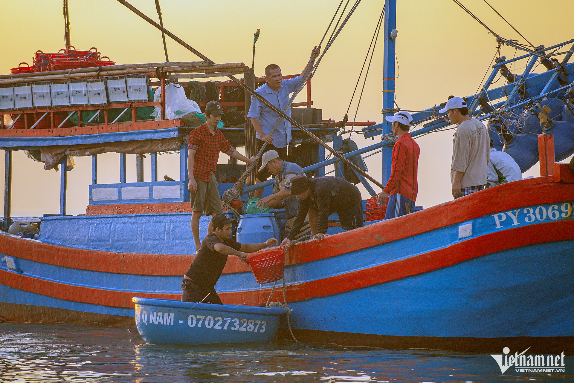 vietnam fishermen.jpg4.jpg