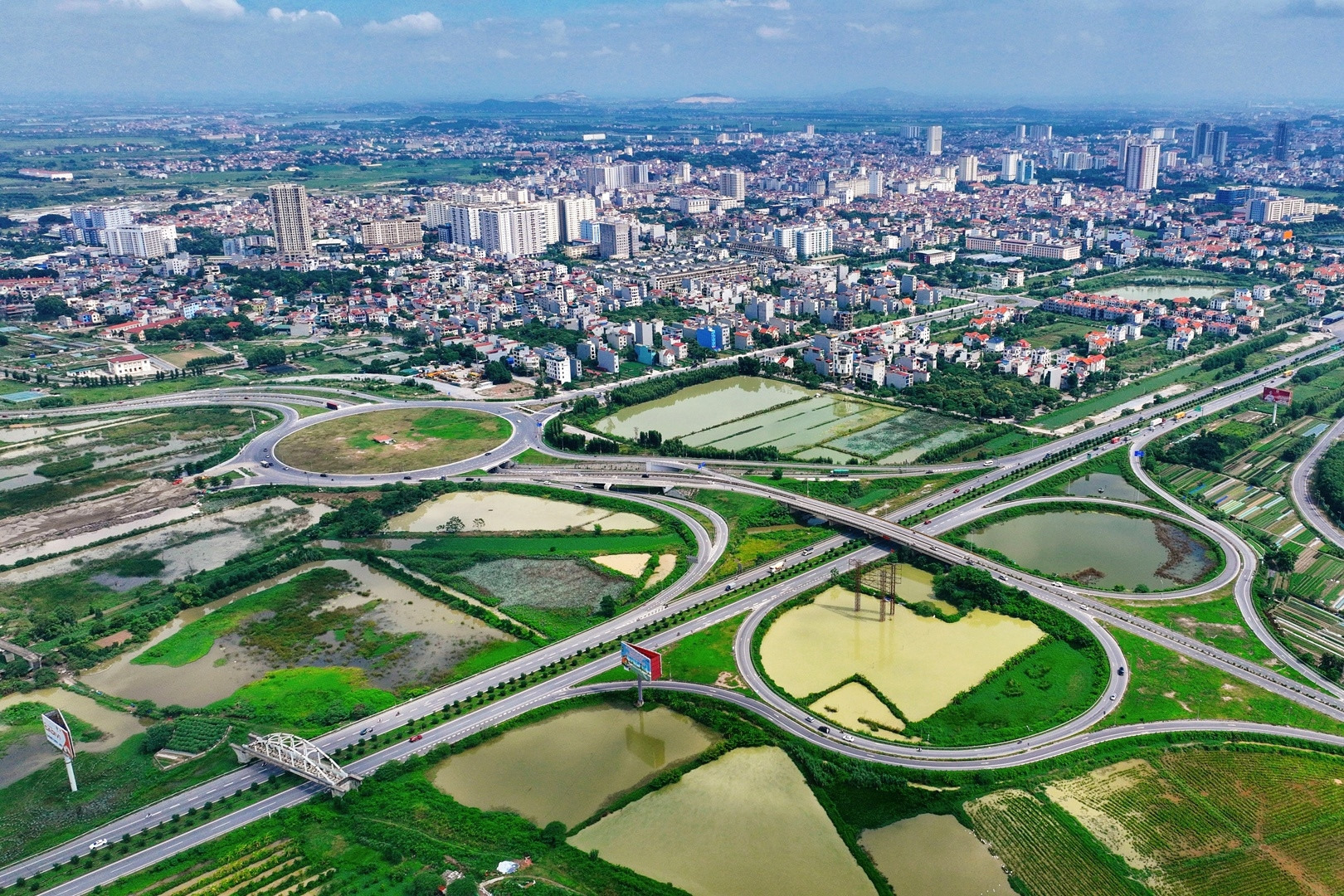 National Assembly Standing Committee approves 30% land rent reduction