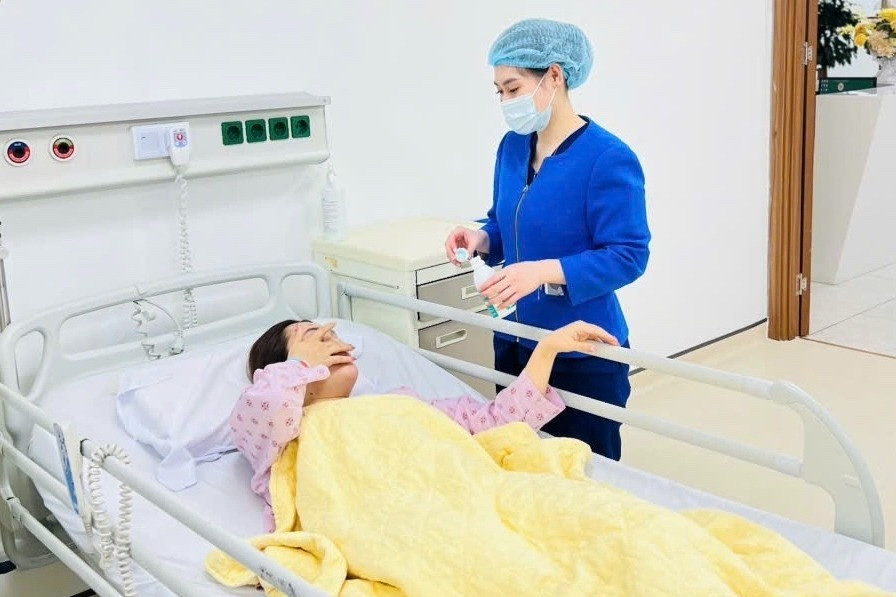 chan thuong di chụp anh .jpg