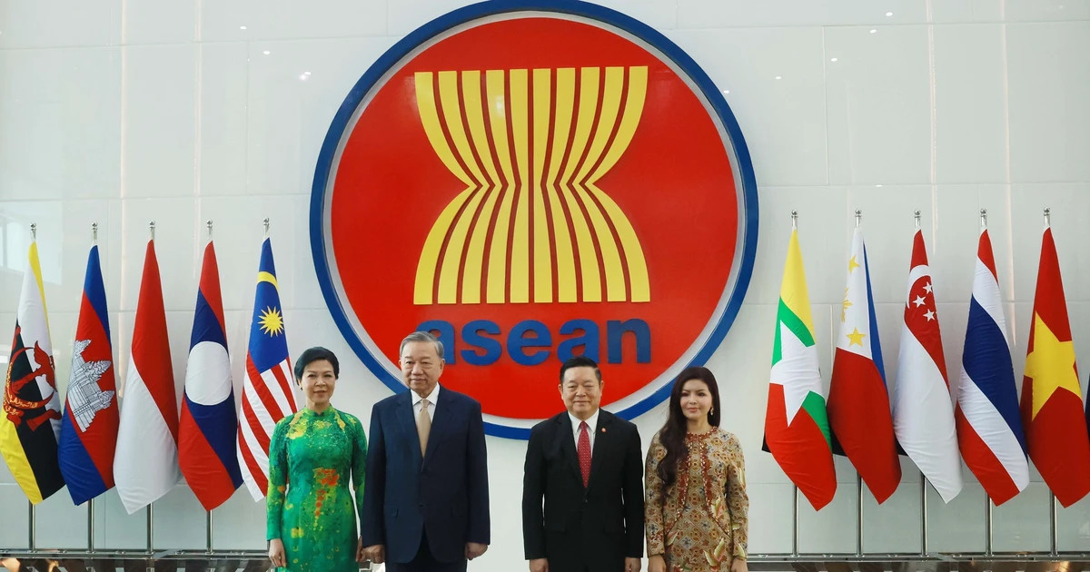 Top Vietnamese leader makes historic visit to ASEAN Secretariat