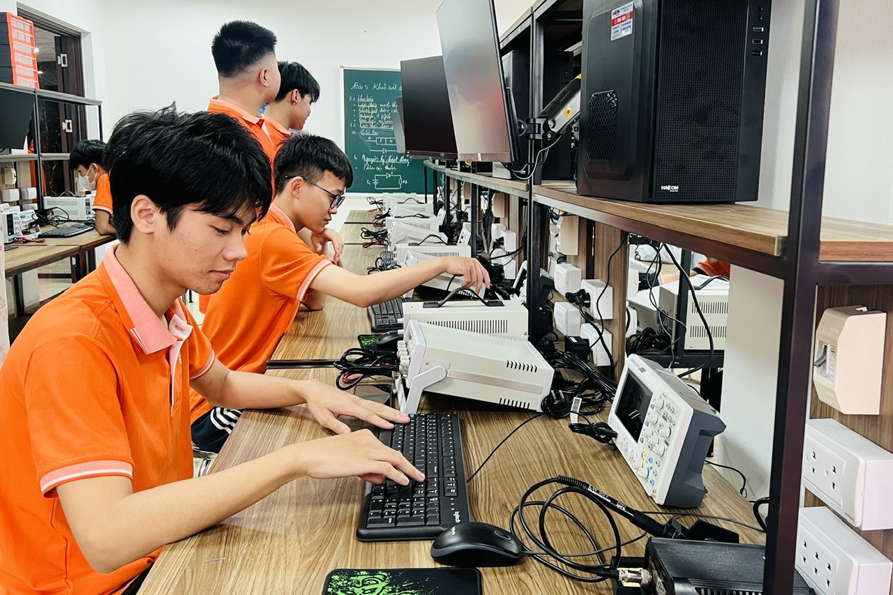 Private university develops semiconductor technology center