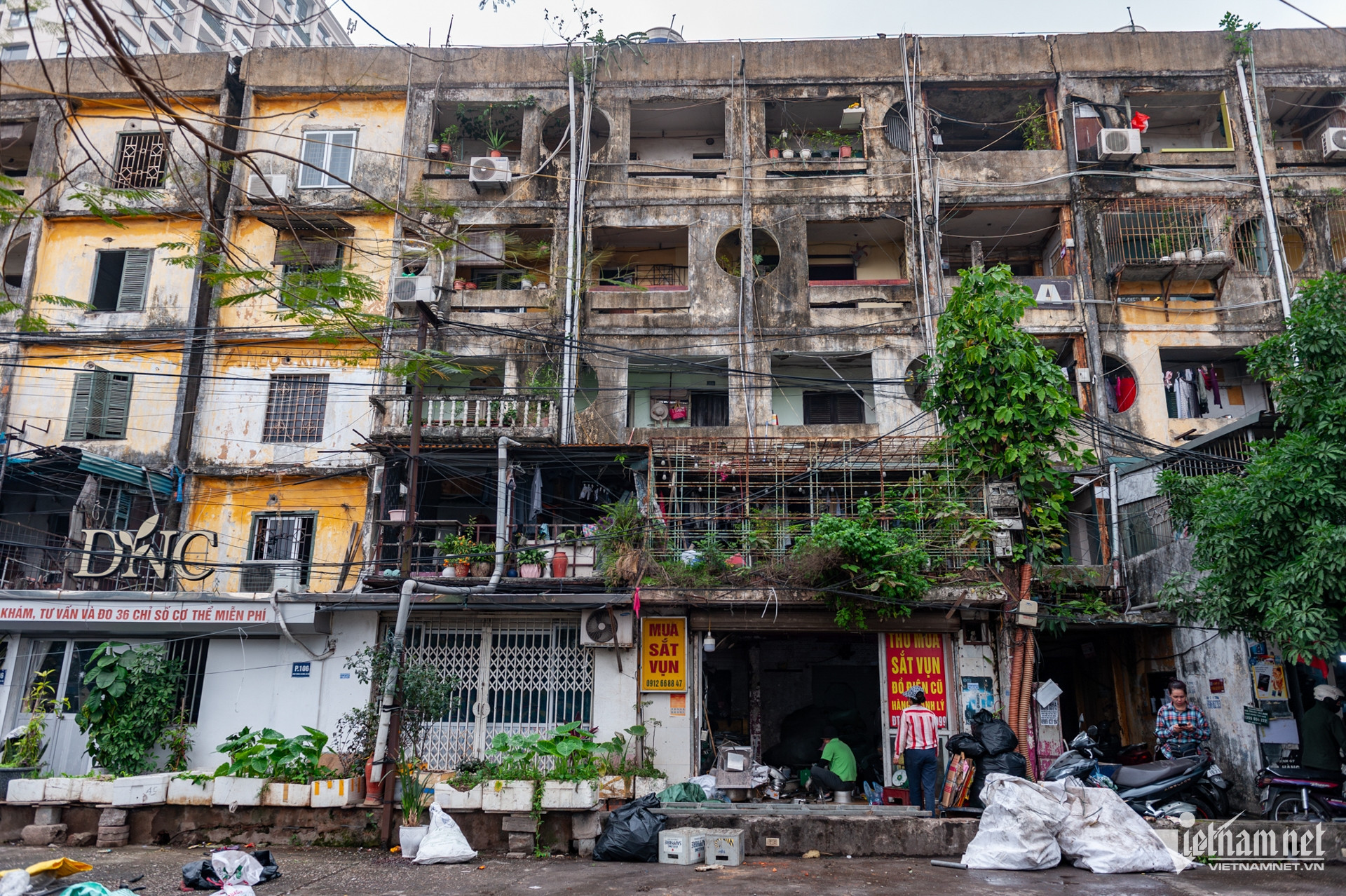 hanoi old apartments.jpg