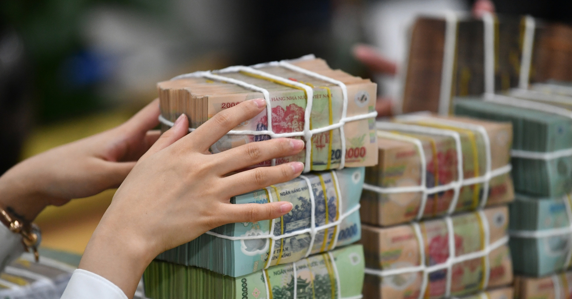 Vietnam banks to gain stronger powers in resolving bad debts under new law