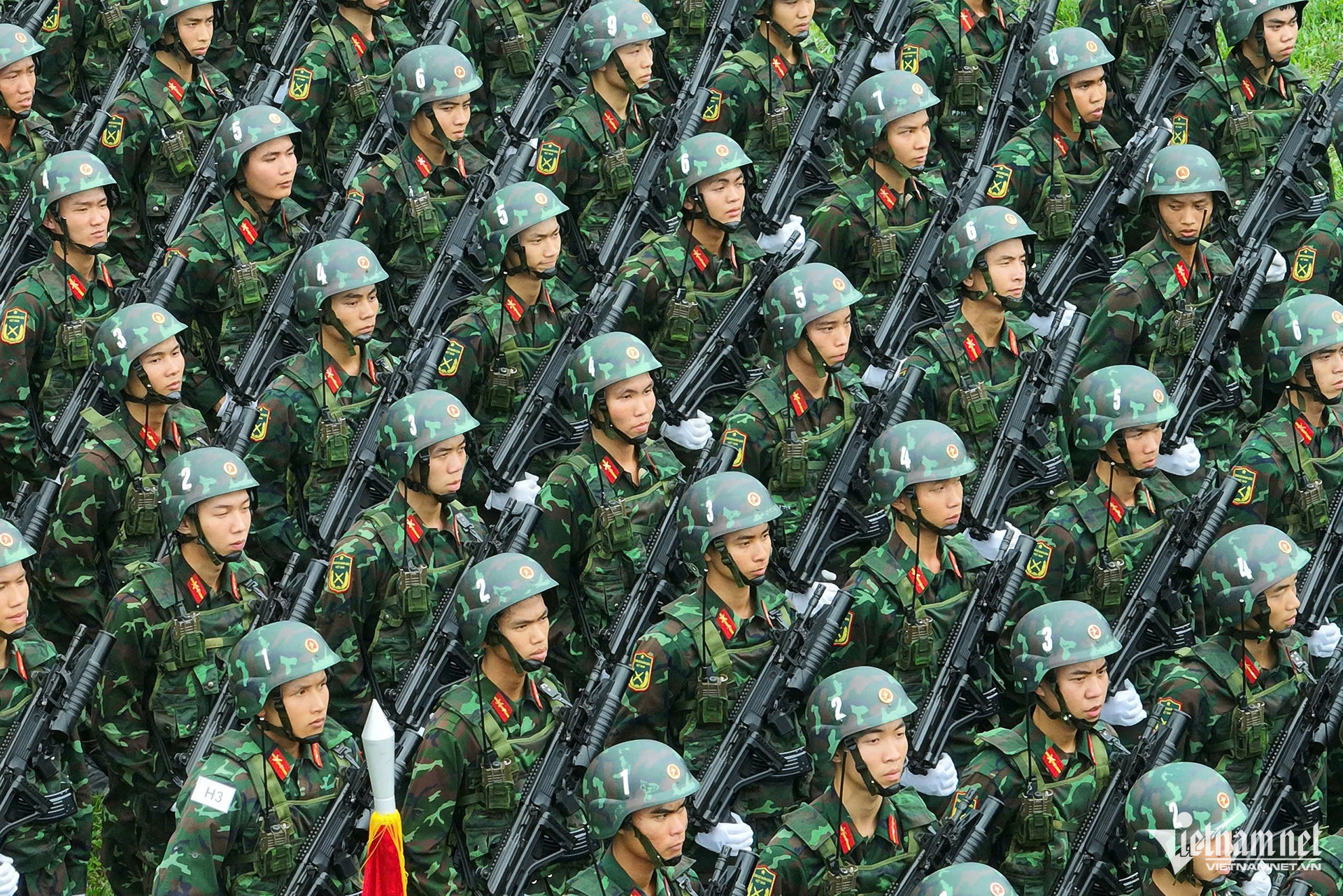 vietnam parade1.jpg
